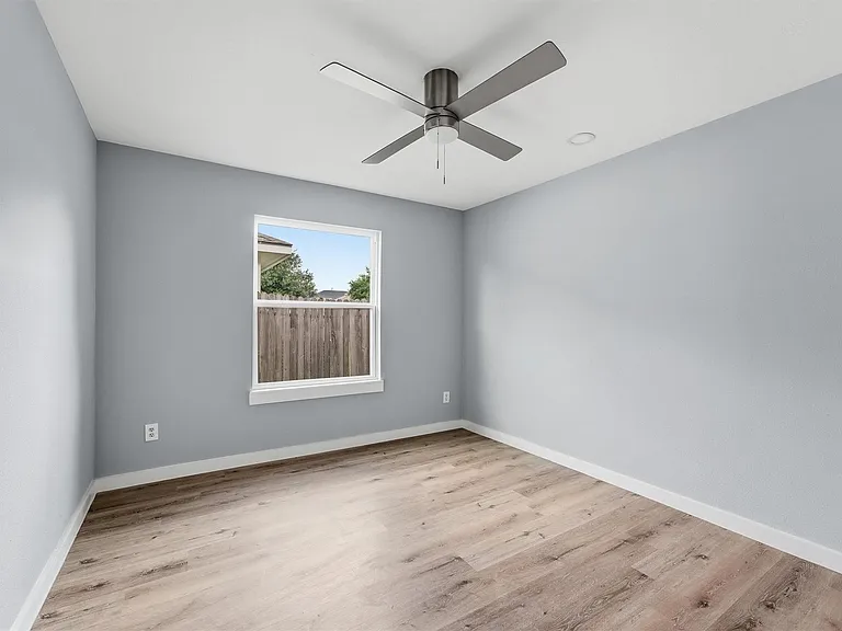 25414 Barmby Dr — Photo 16