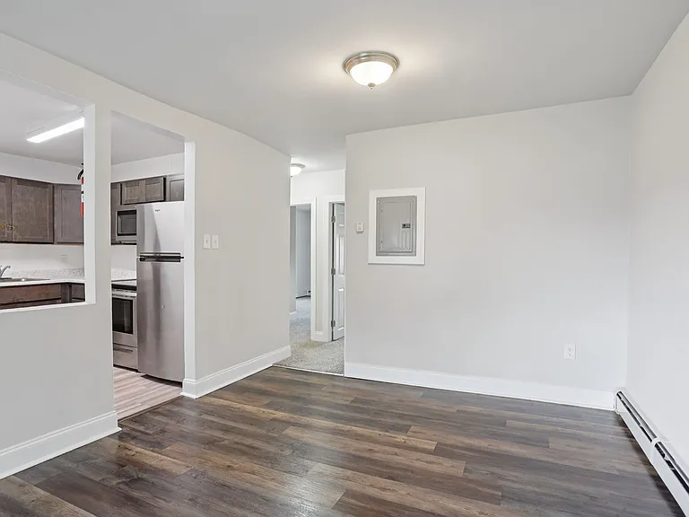 Maple Walk Apartments — Photo 23