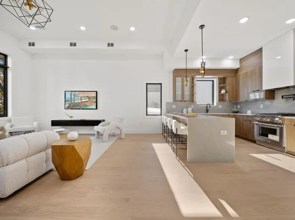 13 Lienau Place image 3 of 34