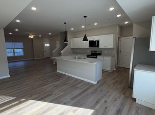 1218 Devils Glen Rd, Bettendorf, IA 52722