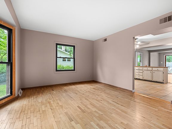 5th image of 823 Newgate Rd