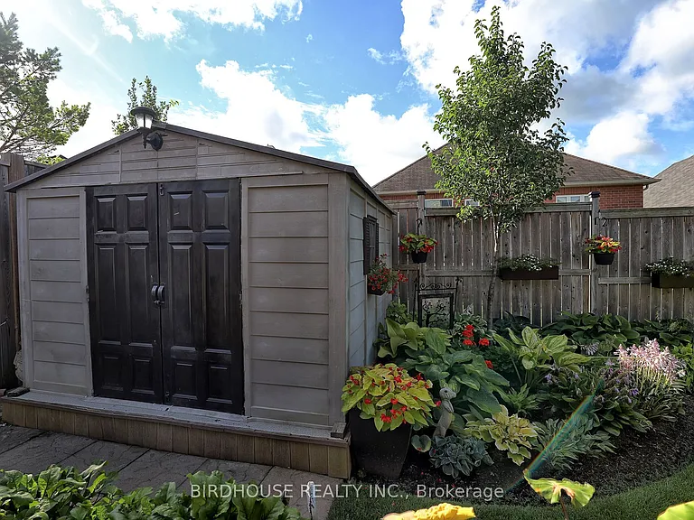 21 Ellis Cres — Photo 32