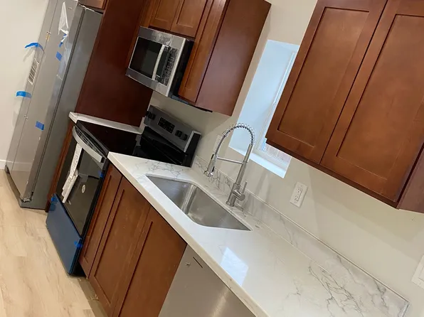 9417 Linden Ave N, Seattle, WA 98103