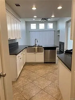 3 bed, 3.0 bath, 1752 sqft, $3,400 — Photo 2