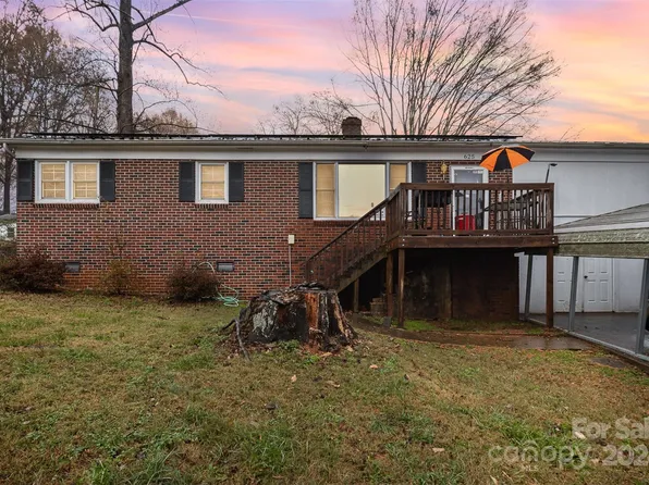 625 9th St SW, Hickory, NC 28602