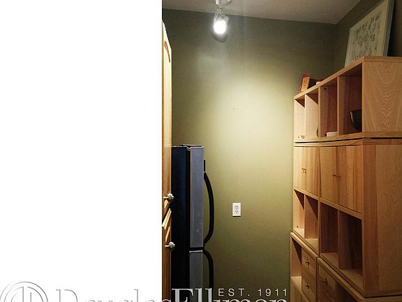 3rd image of 327 Edgecombe Ave APT 4