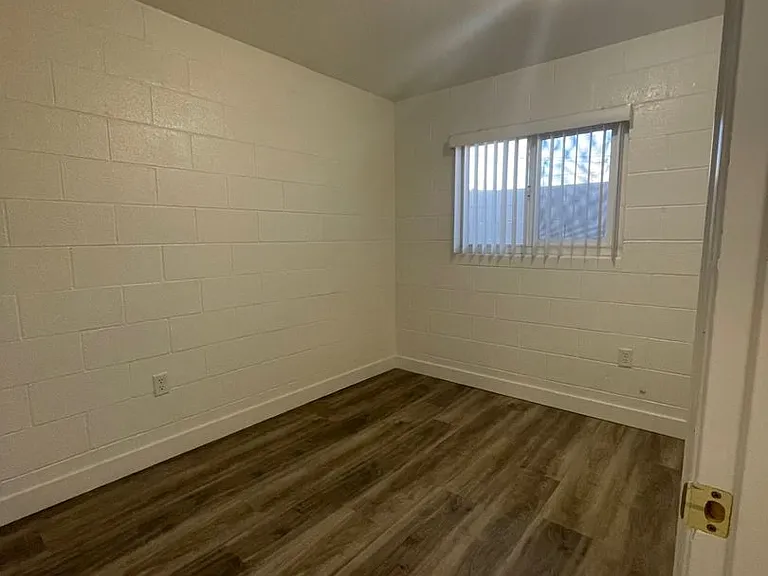 2109 N Daley St — Photo 9