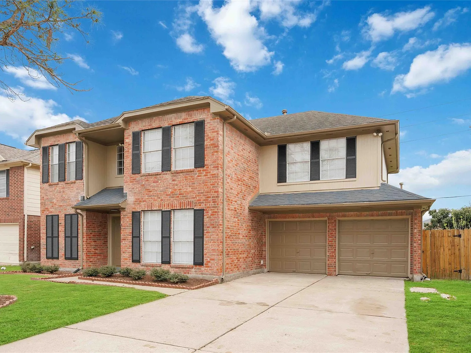 3 bed, 2.5 bath, 2093 sqft, $2,000 — Photo 2