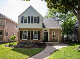 4845 N Bartlett Ave, Whitefish Bay, WI