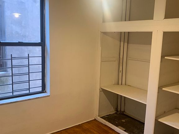 4th image of 1047 Teller Ave APT 7