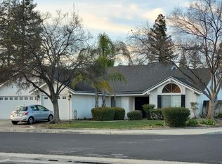 553 W Chennault Ave, Clovis, CA 93611