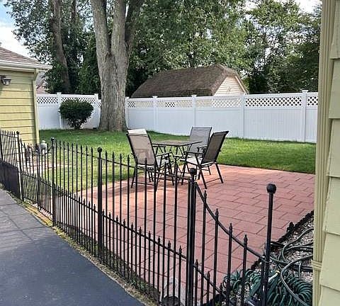2nd image of 680 Pontiac Ave