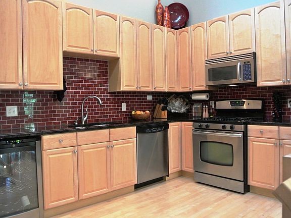 5th image of 2412 Harriet Ave APT 201