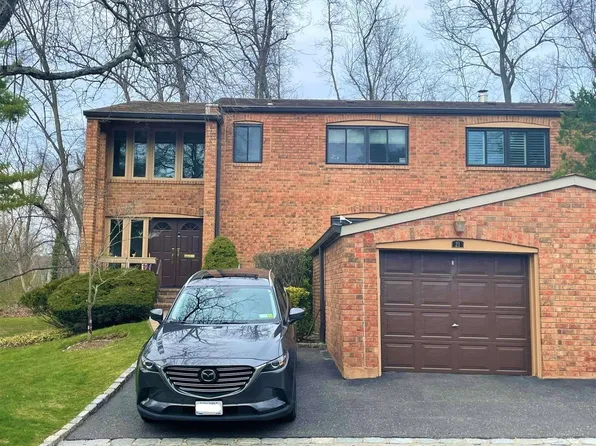 21 Windsor Gate Drive #11, New Hyde Park, NY 11040