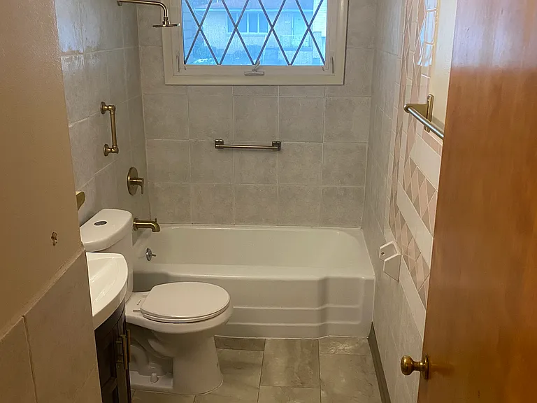 Main Bathroom Entrance View