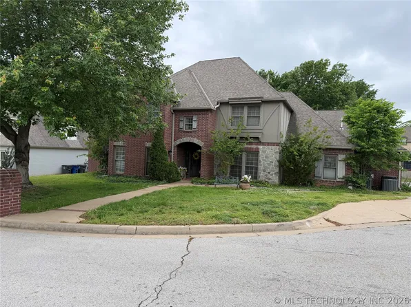 8702 S Winston Pl, Tulsa, OK 74137