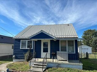 132 Halstead St, Oak Hill, WV 25901