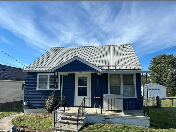 132 Halstead St, Oak Hill, WV 25901