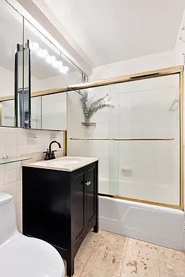 4th image of 220 E 54th St APT 3F