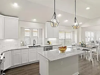 112 Falkland St — Photo 11