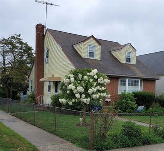 34 Dennis St, New Hyde Park, NY, 11040