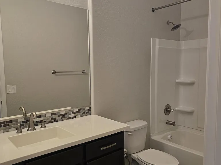 5605 N 189th Dr — Photo 20