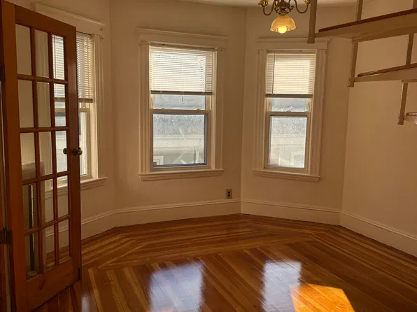 24 Central Rd #3, Somerville, MA 02143