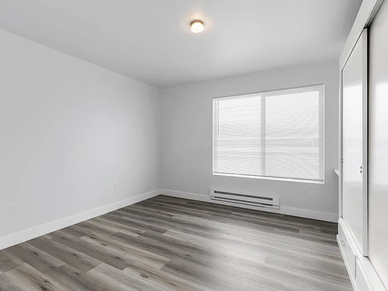 The Hallmark Apartments — Photo 15