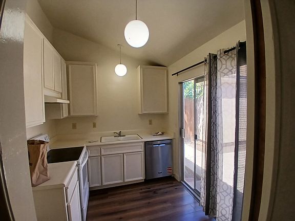 4th image of 3545 Fountain Way