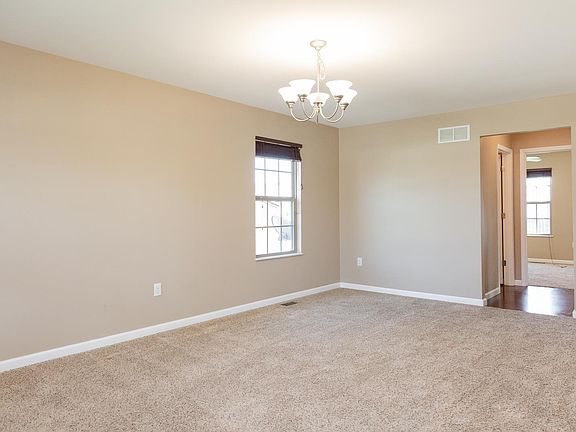 5th image of 402 Opal Ct