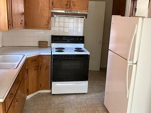 5th image of 627 Sanford Ave
