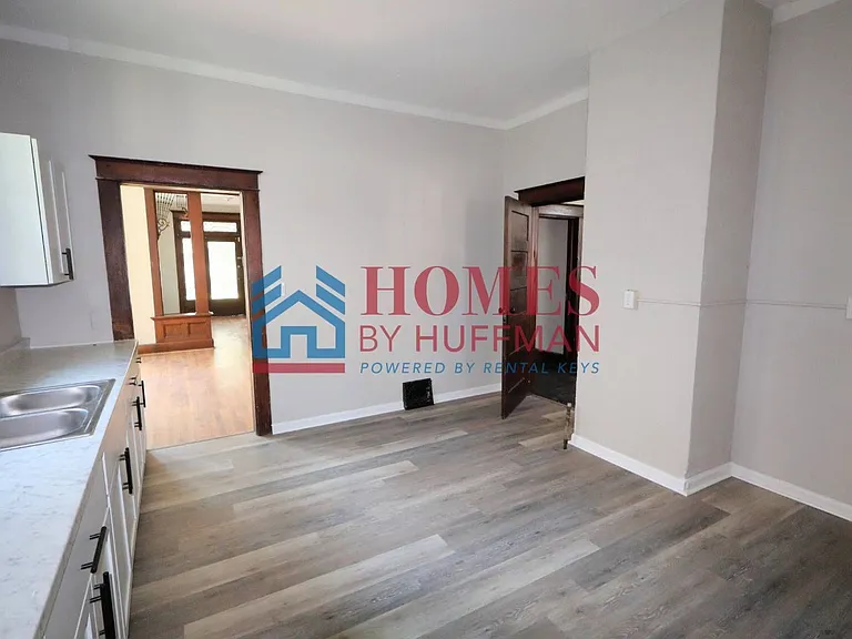 610 E Gum St — Photo 8