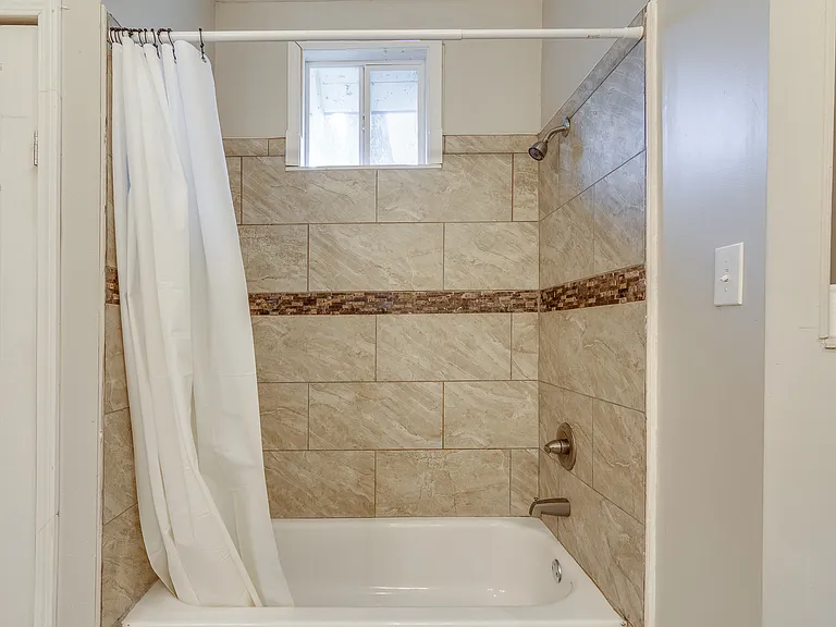 2293 Jackson Ave — Photo 15