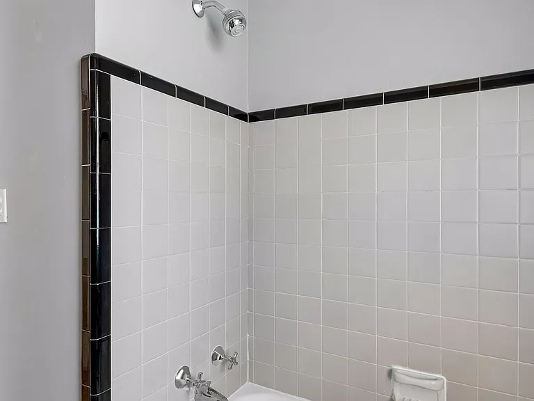 1660 Ford Pkwy — Photo 17