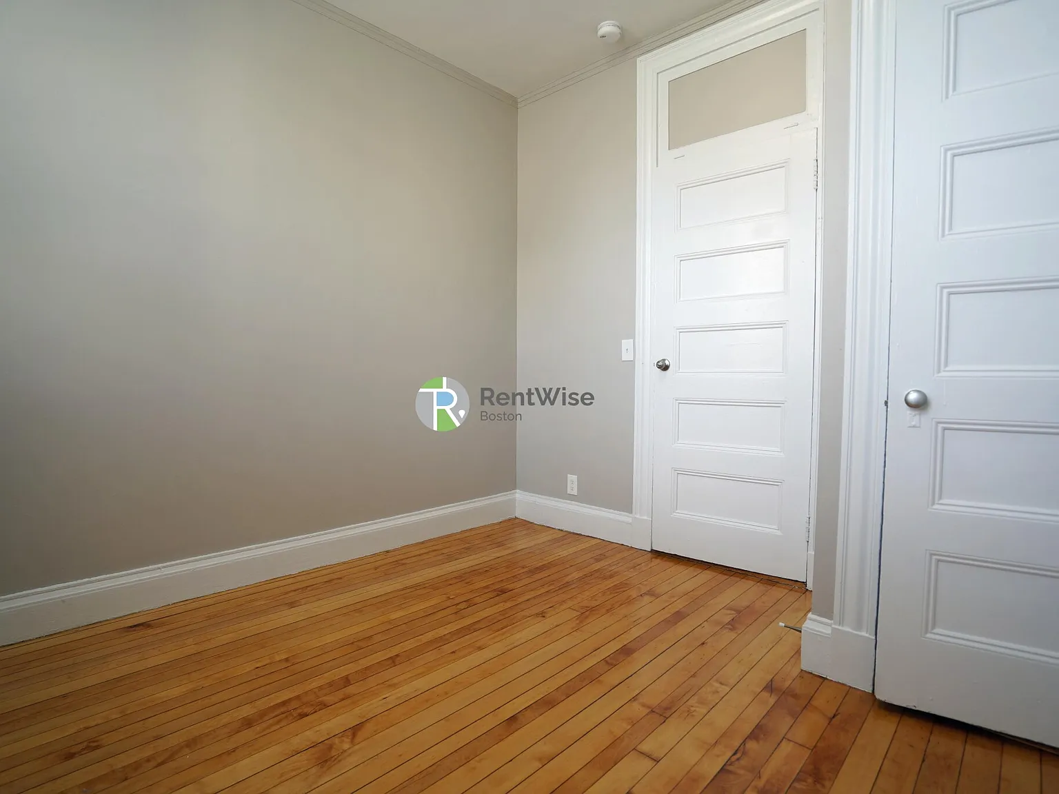 4 bed, 1300 sqft, $5,495 — Photo 4