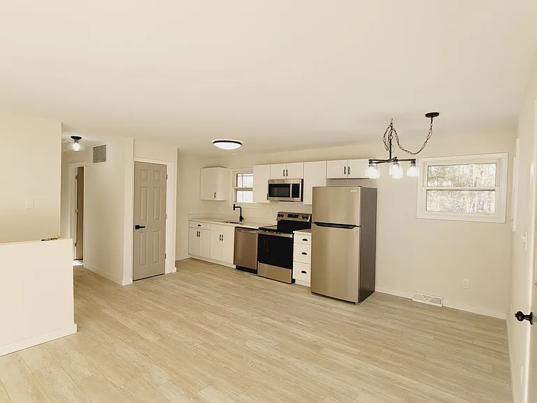 405 Seminole Dr — Photo 3