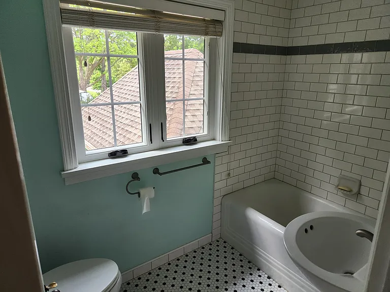 1881 Sherwood Dr — Photo 11
