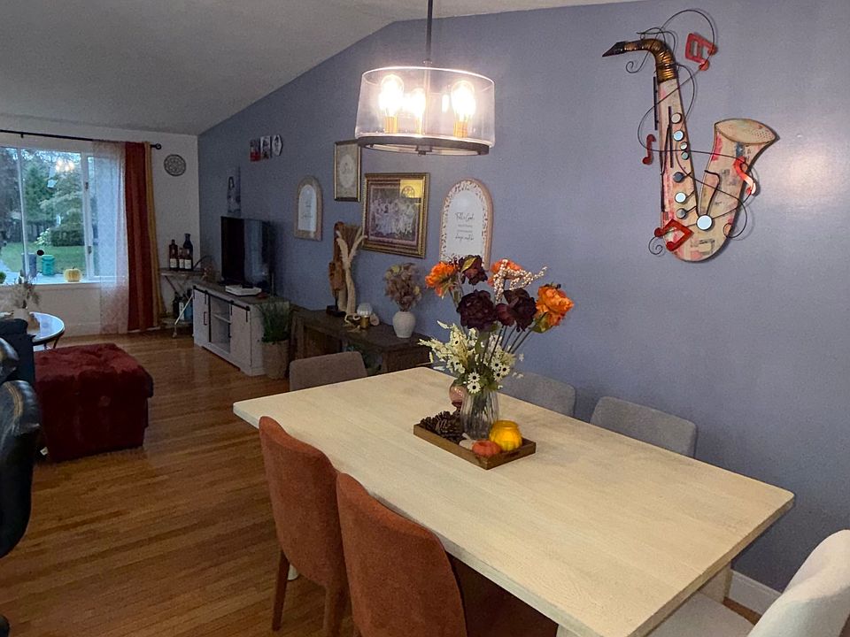 2nd image of 18 Hackman Pl