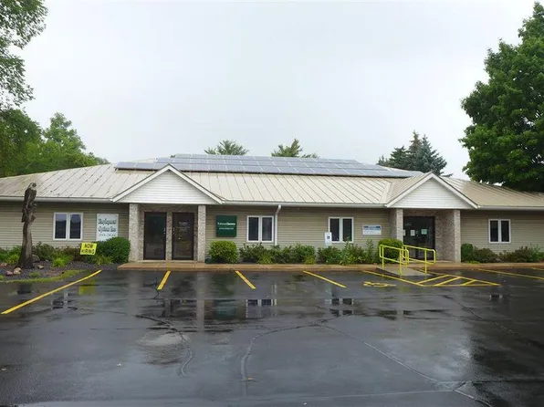 1337 Royalton St, Waupaca, WI 54981