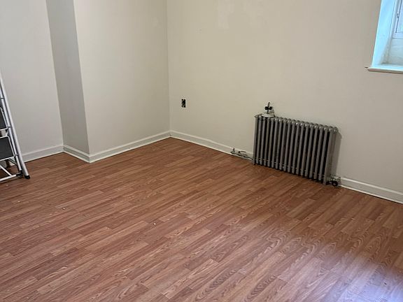 3rd image of 1 Elinor Pl #1B