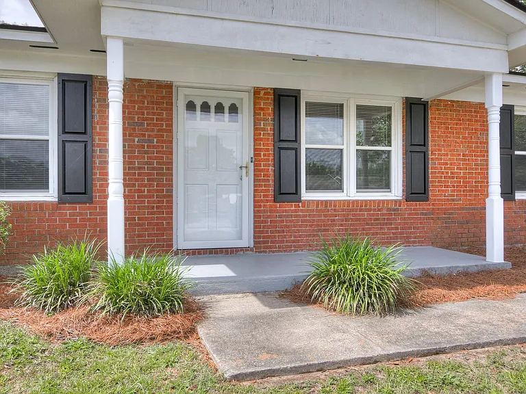 373 Westmont Dr — Photo 4