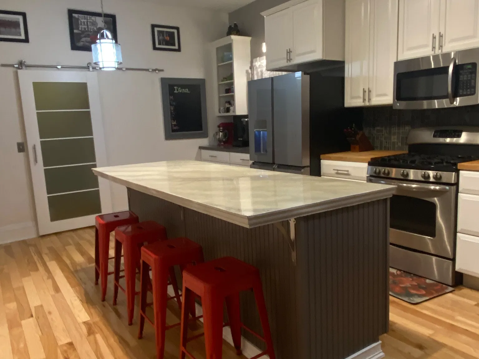 4 bed, 2435 sqft, $3,400 — Photo 4