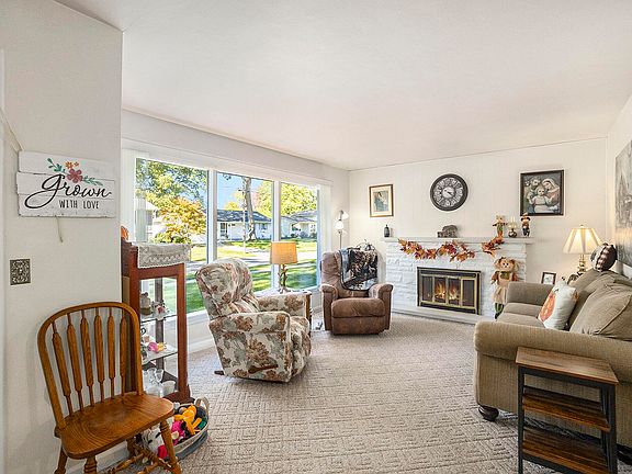 4th image of 2244 Surfwood Dr