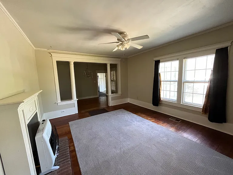 1511 N Main St — Photo 13
