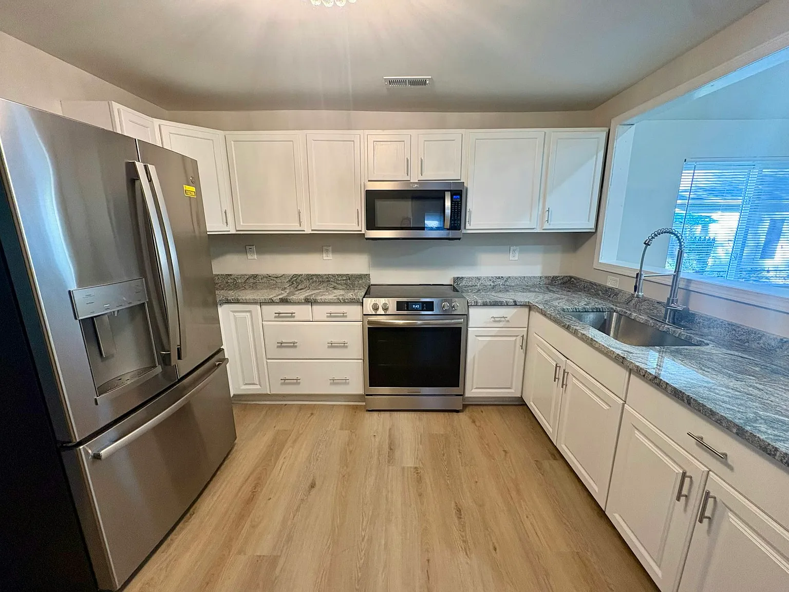 1140 East Elza Avenue — Photo 3