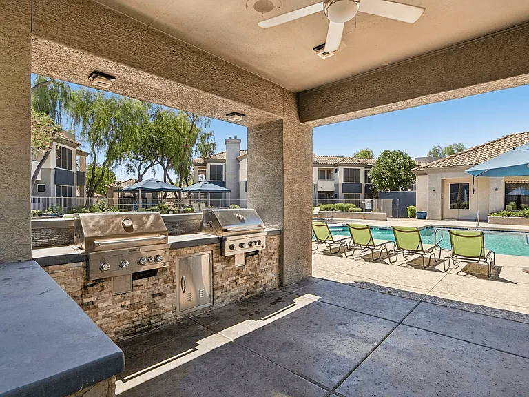 The Retreat Apartments — Photo 26