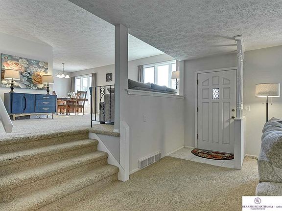 5th image of 5712 S 91st St