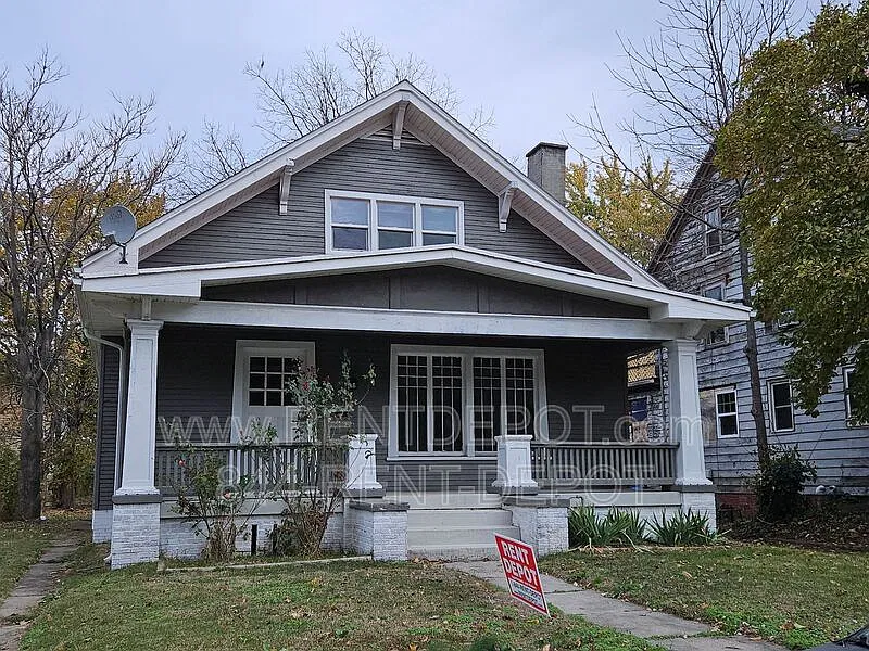 3 bed, 2.0 bath, 2646 sqft, $1,498 — Photo 1