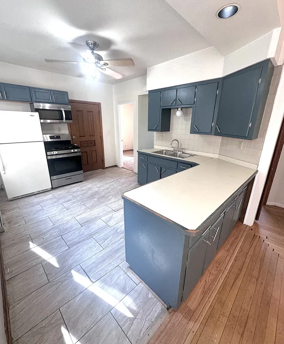4 bed, 1800 sqft, $1,950 — Photo 2