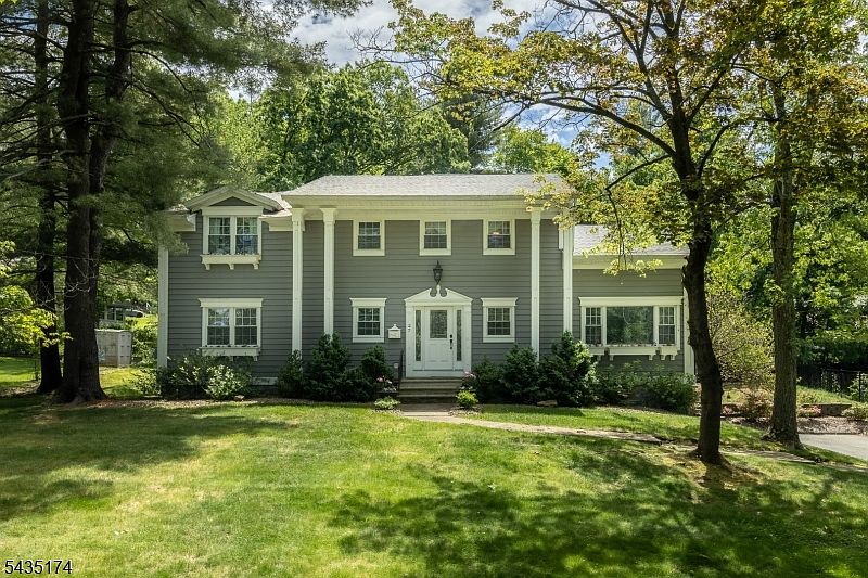 1st image of 27 Burlington Rd